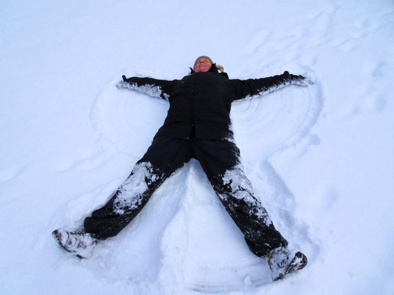 Schneeengel in der Schweiz. Entspannung